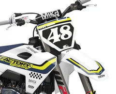 Husqvarna Retro Series Factory Backing Vorgedrucktes Nummernaufkleber-Set - wählen Sie Ihren Namen, Ihre Nummer und Ihre Farbgebung 